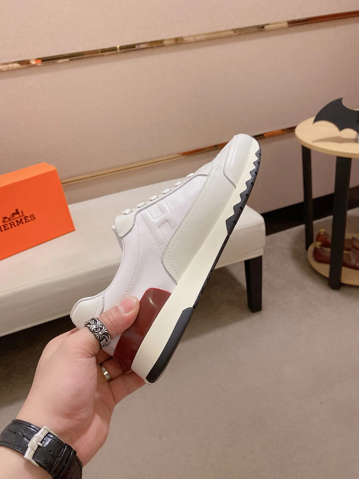 Ex-factory price: 500💰《HERMES》【Classic original single version】Hermès; top 🔝purchasing agent🔍🔍men's latest 🇺🇸sold simultaneously, original imported from Italy ▲▲first-layer cowhide ▲▲ (high-end, nobility and class) ) Exquisite workmanship (Italian 🇮🇹 imported water-dyed 🐂 cowhide lining) sole: original sole provided by the original factory, ⚠️exclusive double-layer activity·TPR·rubber·combined molded outsole; super comfortable·wear-resistant·non-slip·environmental protection The real thing is more beautiful when photographed in kind (high quality, following orders), you can come in and out at will * Number of yards: 38·39·40·41·42·43·44# (can be customized 45.)